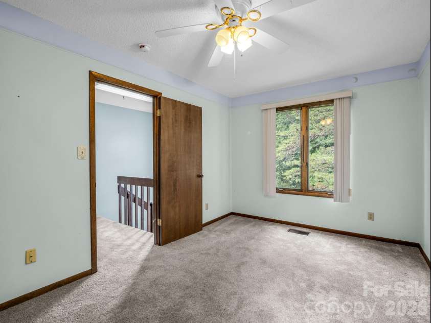 1 Lynx Drive, Black Mountain, NC 28711.  MLS# CAR4320026, YatesRealty ID 10799. 