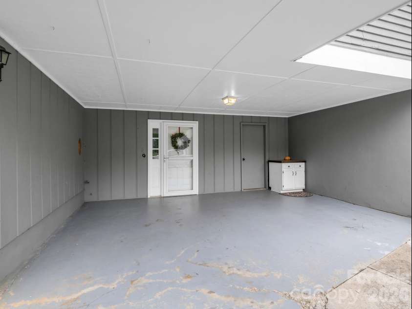 1 Lynx Drive, Black Mountain, NC 28711.  MLS# CAR4320026, YatesRealty ID 10799. 