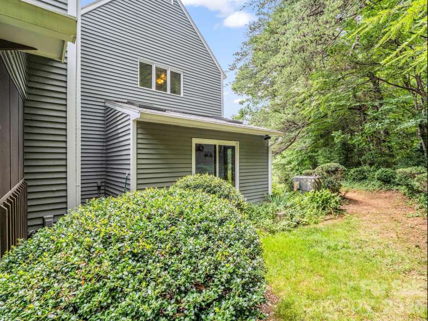 1 Lynx Drive, Black Mountain, NC 28711.  MLS# CAR4320026, YatesRealty ID 10799. 