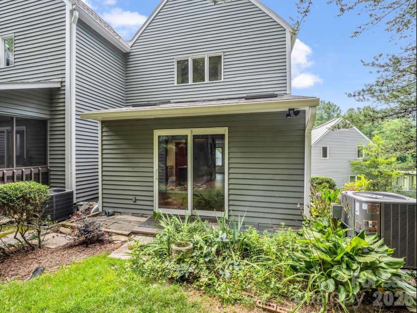 1 Lynx Drive, Black Mountain, NC 28711.  MLS# CAR4320026, YatesRealty ID 10799. 