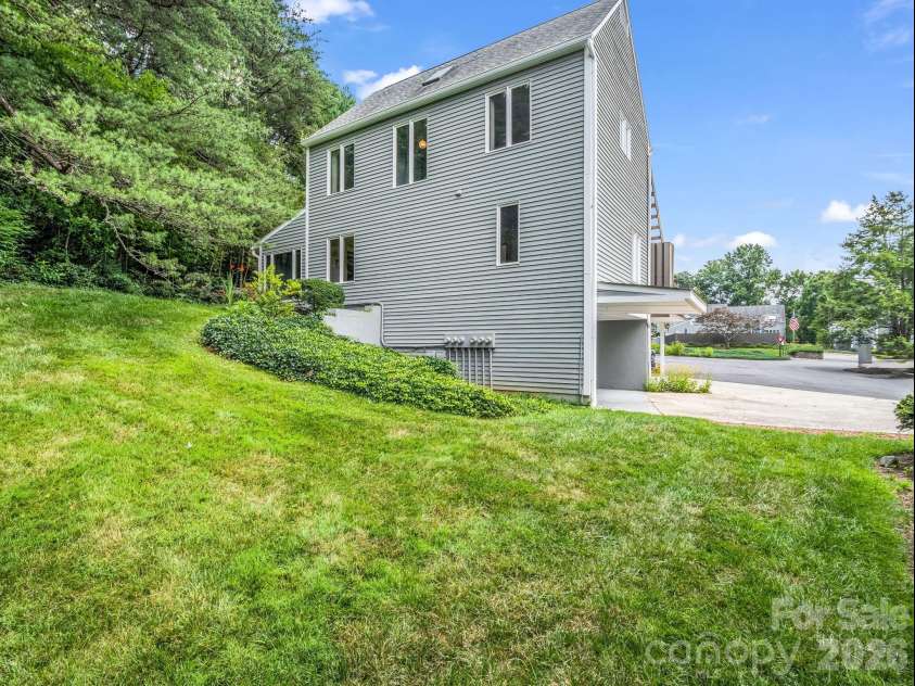 1 Lynx Drive, Black Mountain, NC 28711.  MLS# CAR4320026, YatesRealty ID 10799. 