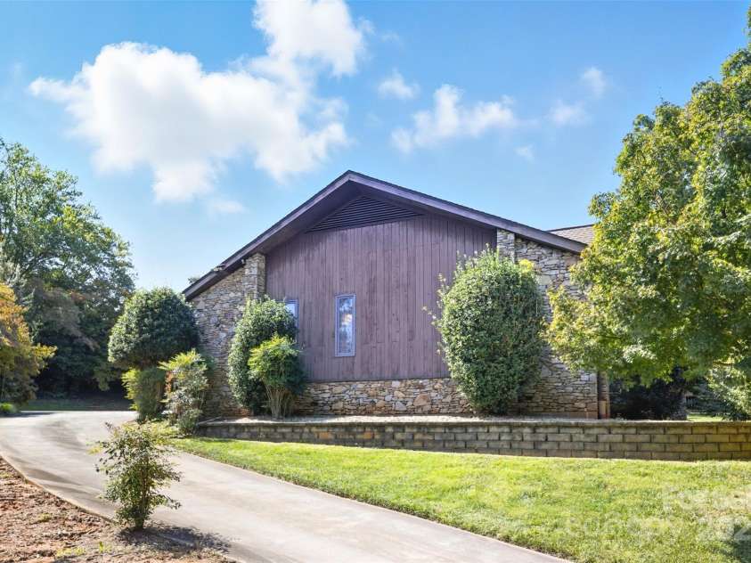 1515 Heatherloch Drive, Gastonia, NC 28054.  MLS# CAR4307044, YatesRealty ID 108. 