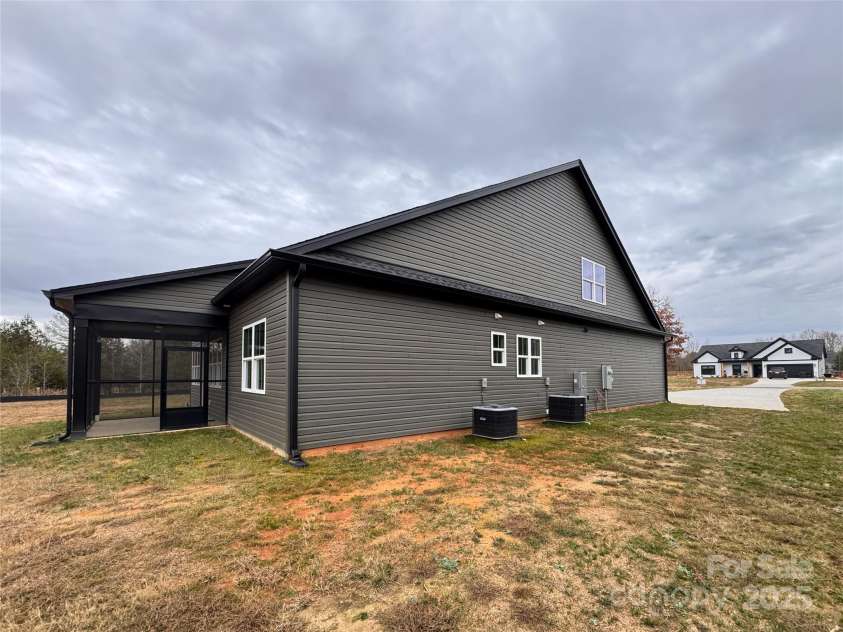 3046 Meadowcrest Drive, Clover, SC 29710.  MLS# CAR4327029, YatesRealty ID 1080. Side