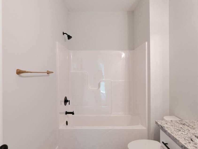 3046 Meadowcrest Drive, Clover, SC 29710.  MLS# CAR4327029, YatesRealty ID 1080. Upstairs Bath