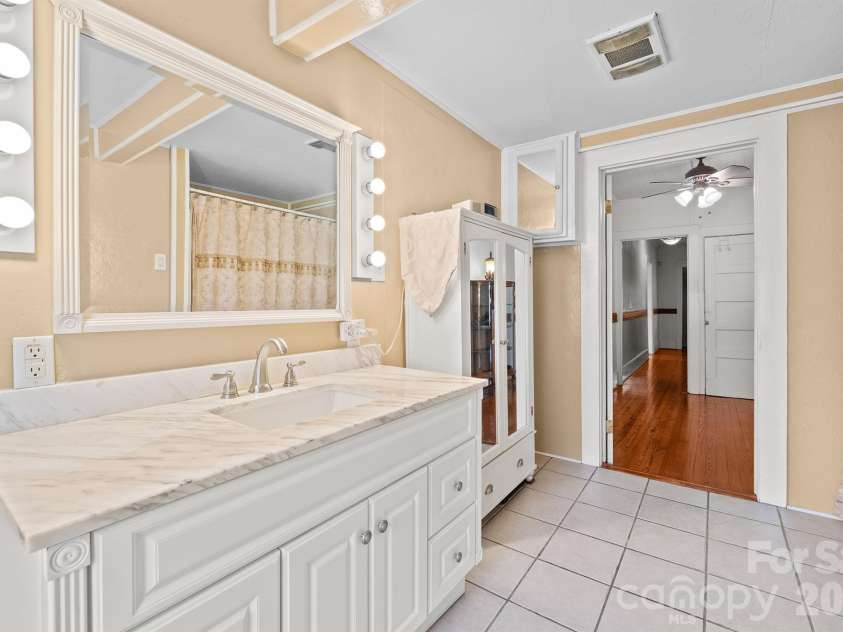 1244 21st Street, Hickory, NC 28601.  MLS# CAR4338743, YatesRealty ID 10800. 