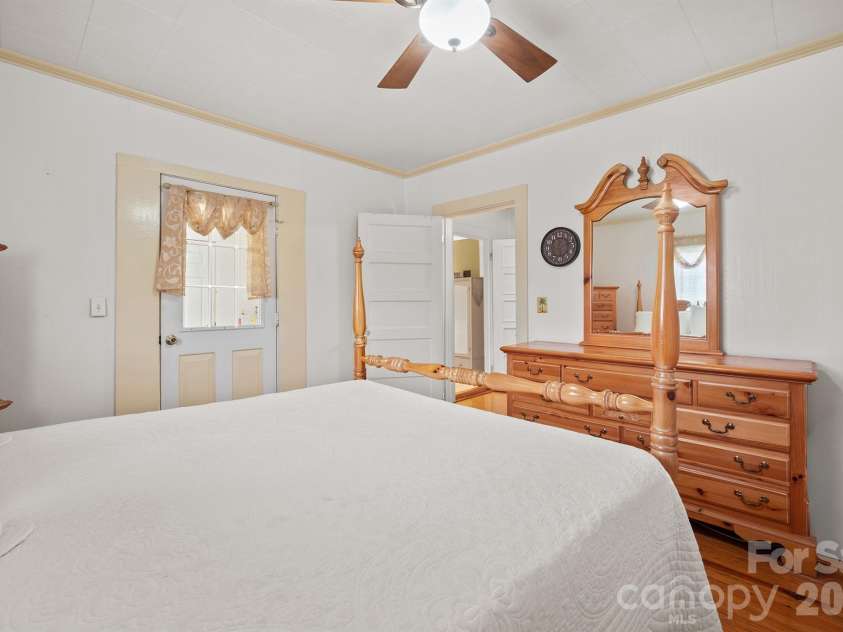 1244 21st Street, Hickory, NC 28601.  MLS# CAR4338743, YatesRealty ID 10800. 