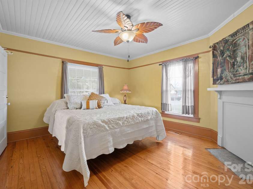 1244 21st Street, Hickory, NC 28601.  MLS# CAR4338743, YatesRealty ID 10800. Another spacious main-level bedroom