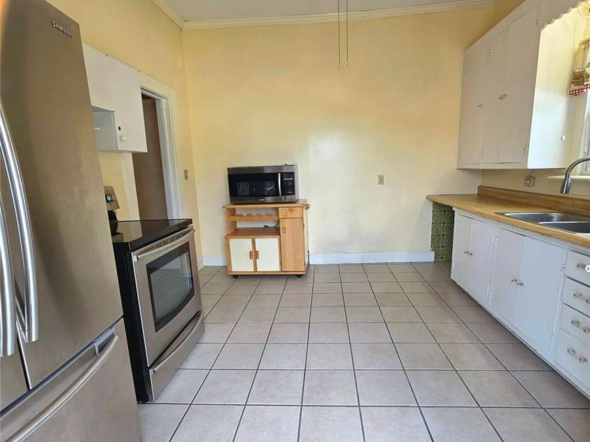 1244 21st Street, Hickory, NC 28601.  MLS# CAR4338743, YatesRealty ID 10800. Kitchen with convenient access to side deck