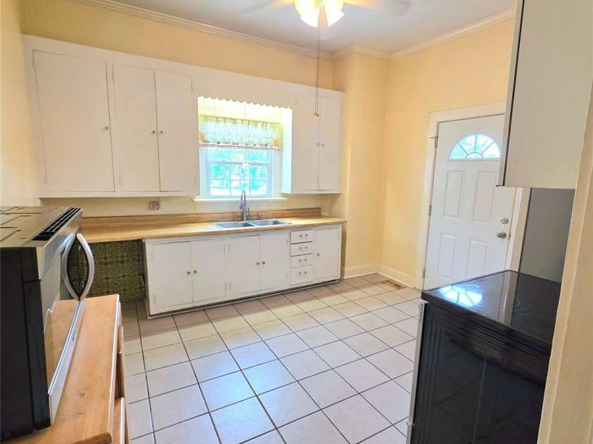 1244 21st Street, Hickory, NC 28601.  MLS# CAR4338743, YatesRealty ID 10800. Tile flooring.