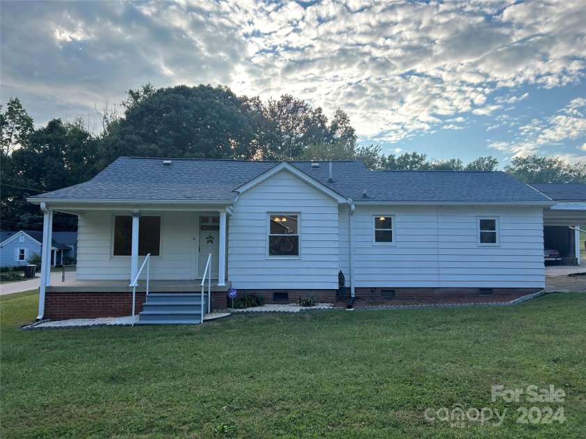 2407 Vale Avenue, Kannapolis, NC 28081.  MLS# CAR4184894, YatesRealty ID 10801. 2407 Vale Ave.