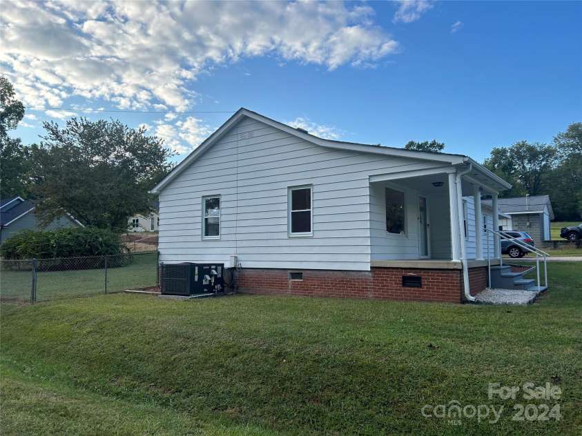 2407 Vale Avenue, Kannapolis, NC 28081.  MLS# CAR4184894, YatesRealty ID 10801. 