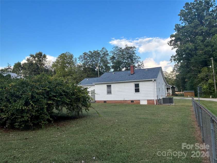 2407 Vale Avenue, Kannapolis, NC 28081.  MLS# CAR4184894, YatesRealty ID 10801. 