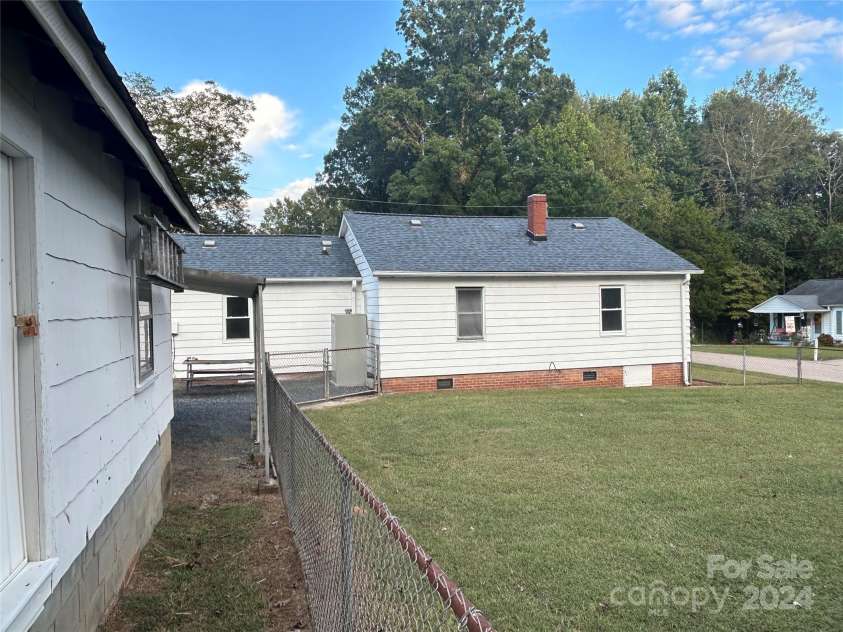 2407 Vale Avenue, Kannapolis, NC 28081.  MLS# CAR4184894, YatesRealty ID 10801. 