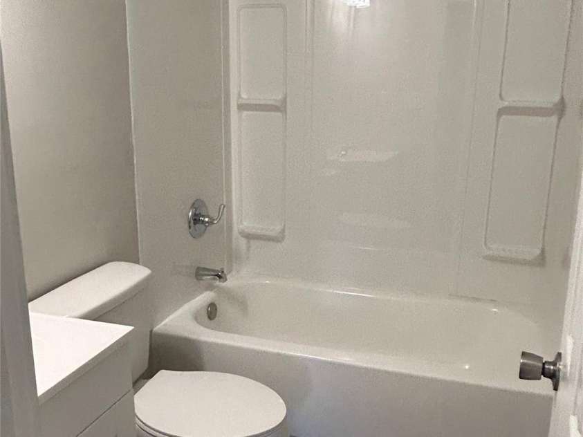 2407 Vale Avenue, Kannapolis, NC 28081.  MLS# CAR4184894, YatesRealty ID 10801. Full Bathroom