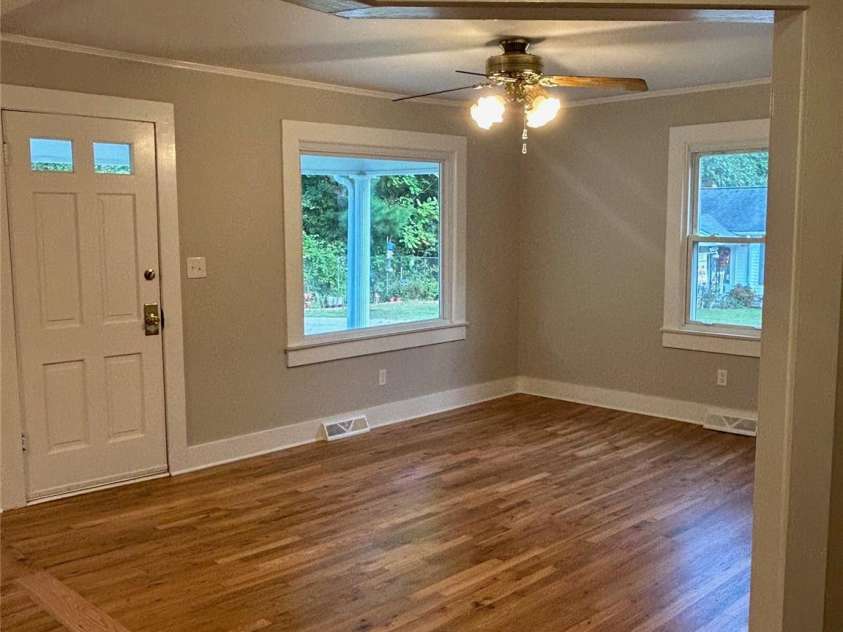 2407 Vale Avenue, Kannapolis, NC 28081.  MLS# CAR4184894, YatesRealty ID 10801. Living room