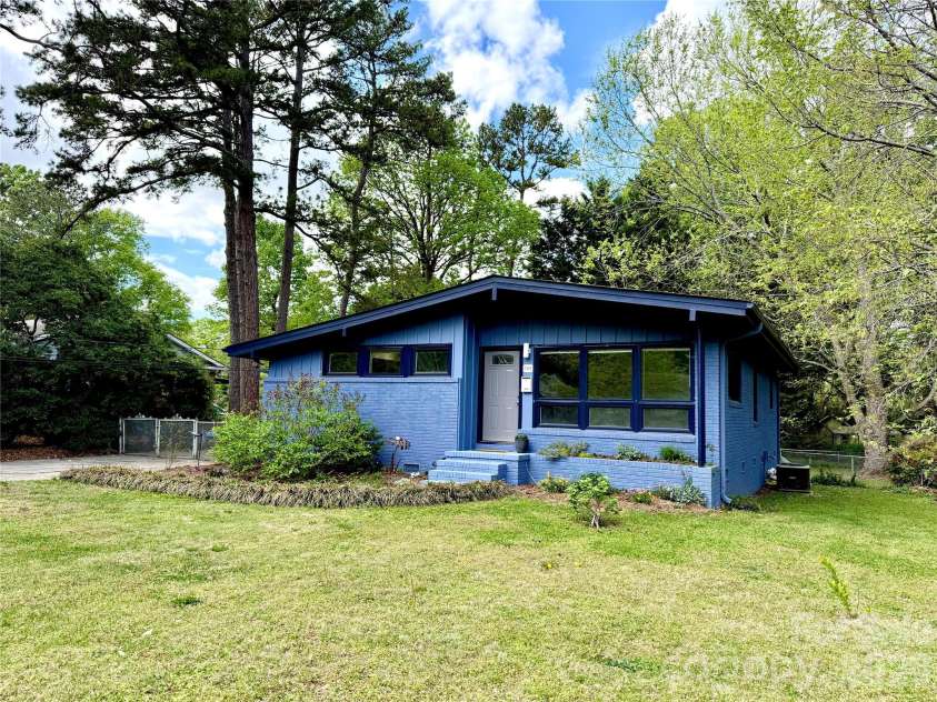 1511 Briarfield Drive, Charlotte, NC 28205.  MLS# CAR4367587, YatesRealty ID 10802. 