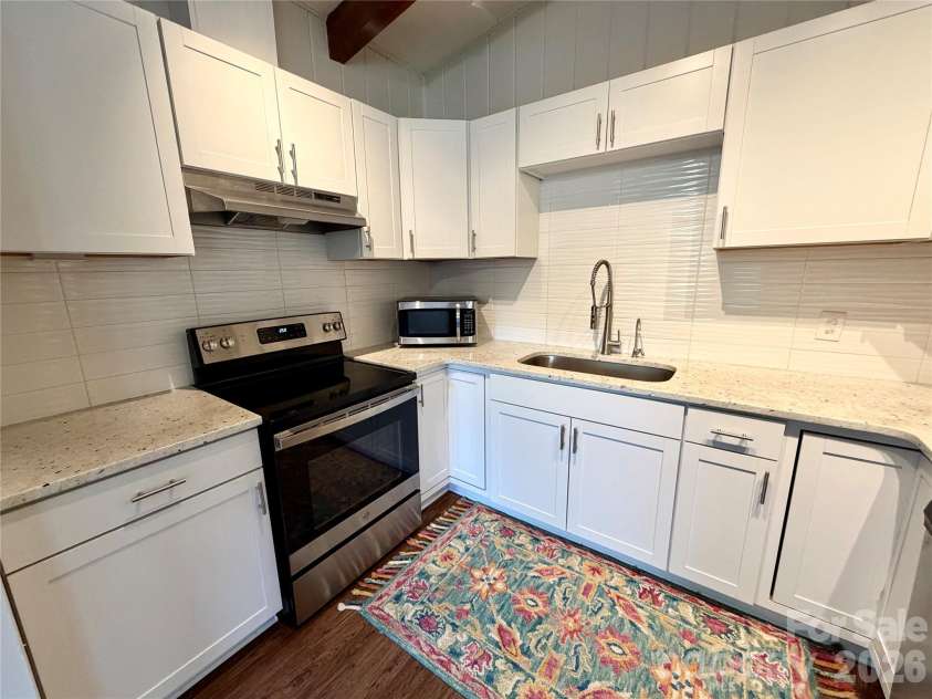 1511 Briarfield Drive, Charlotte, NC 28205.  MLS# CAR4367587, YatesRealty ID 10802. 