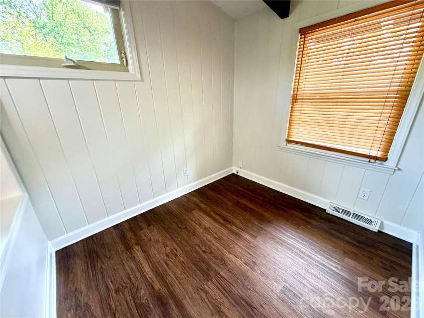 1511 Briarfield Drive, Charlotte, NC 28205.  MLS# CAR4367587, YatesRealty ID 10802. 