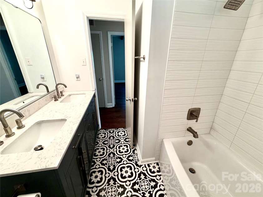 1511 Briarfield Drive, Charlotte, NC 28205.  MLS# CAR4367587, YatesRealty ID 10802. 