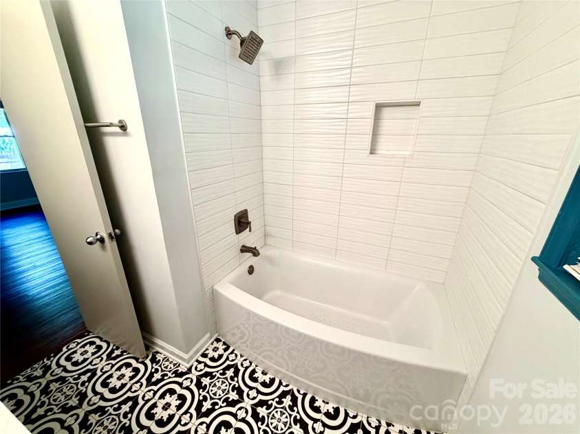 1511 Briarfield Drive, Charlotte, NC 28205.  MLS# CAR4367587, YatesRealty ID 10802. 