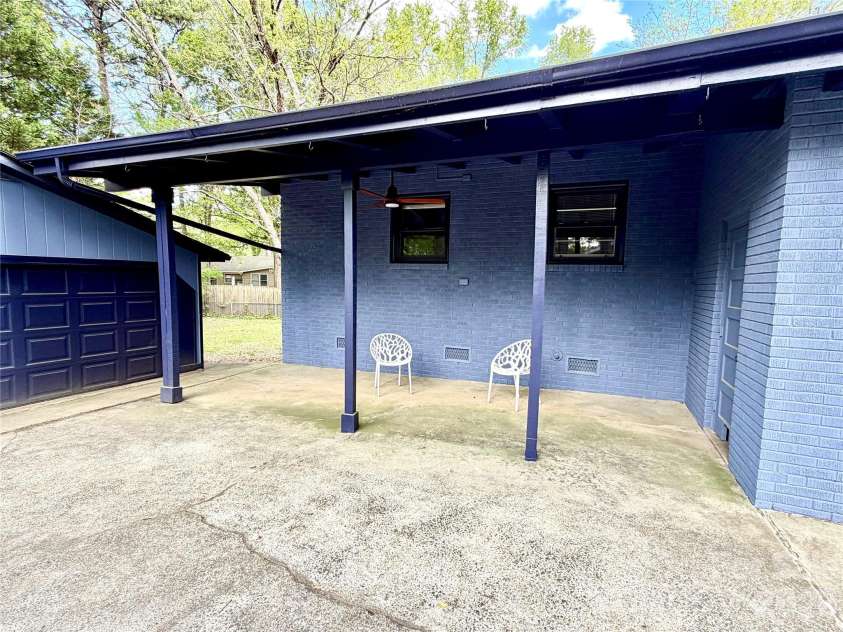 1511 Briarfield Drive, Charlotte, NC 28205.  MLS# CAR4367587, YatesRealty ID 10802. 