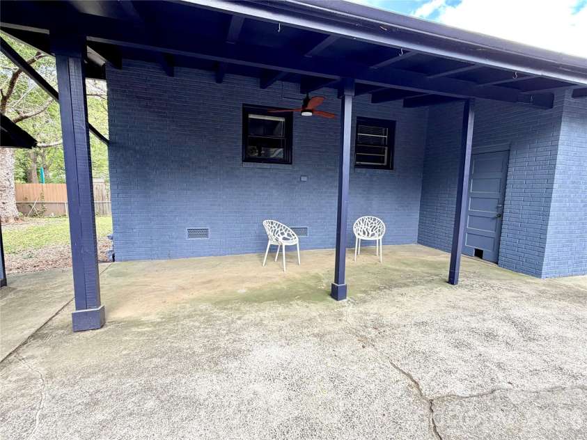 1511 Briarfield Drive, Charlotte, NC 28205.  MLS# CAR4367587, YatesRealty ID 10802. 