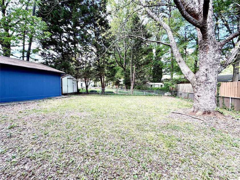 1511 Briarfield Drive, Charlotte, NC 28205.  MLS# CAR4367587, YatesRealty ID 10802. 