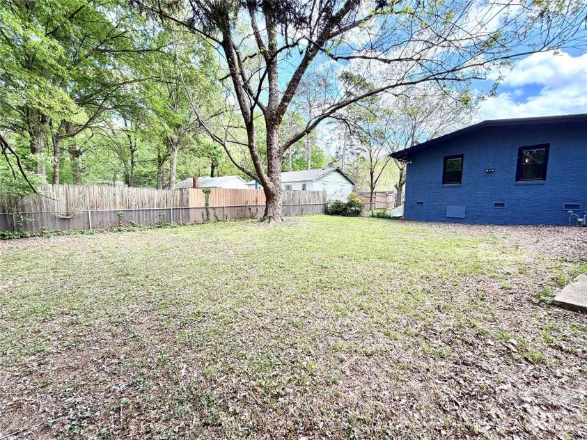 1511 Briarfield Drive, Charlotte, NC 28205.  MLS# CAR4367587, YatesRealty ID 10802. 