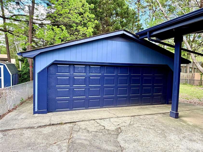 1511 Briarfield Drive, Charlotte, NC 28205.  MLS# CAR4367587, YatesRealty ID 10802. 