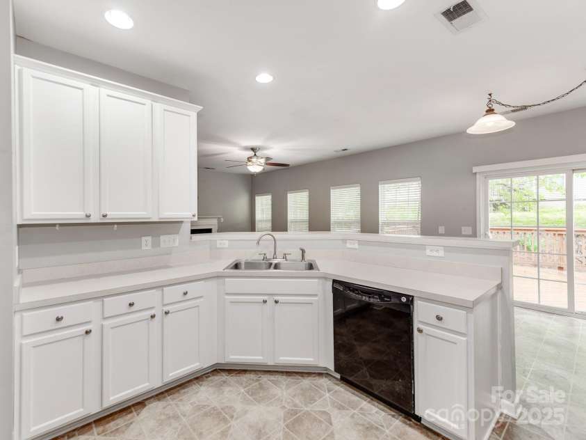 431 Harvest Terrace, Lake Wylie, SC 29710.  MLS# CAR4243638, YatesRealty ID 10806. 