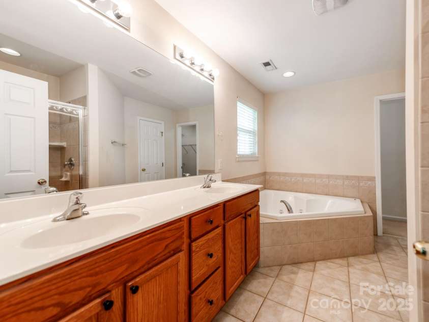 431 Harvest Terrace, Lake Wylie, SC 29710.  MLS# CAR4243638, YatesRealty ID 10806. 