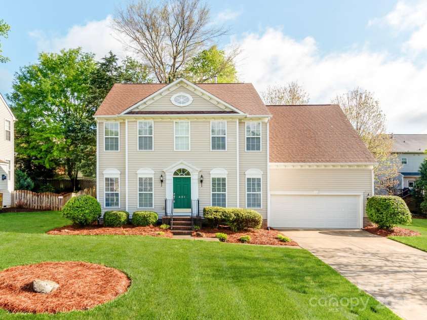 431 Harvest Terrace, Lake Wylie, SC 29710.  MLS# CAR4243638, YatesRealty ID 10806. Turn Key Home In Top Tier School District!