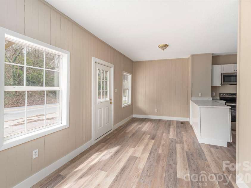 448 Sand Hill Road, Asheville, NC 28806.  MLS# CAR4360451, YatesRealty ID 10806. Main Level Unit