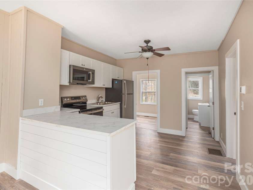 448 Sand Hill Road, Asheville, NC 28806.  MLS# CAR4360451, YatesRealty ID 10806. Main Level Unit
