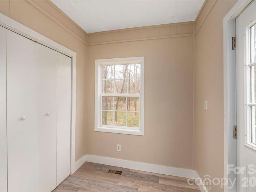 448 Sand Hill Road, Asheville, NC 28806.  MLS# CAR4360451, YatesRealty ID 10806. Main Level Unit