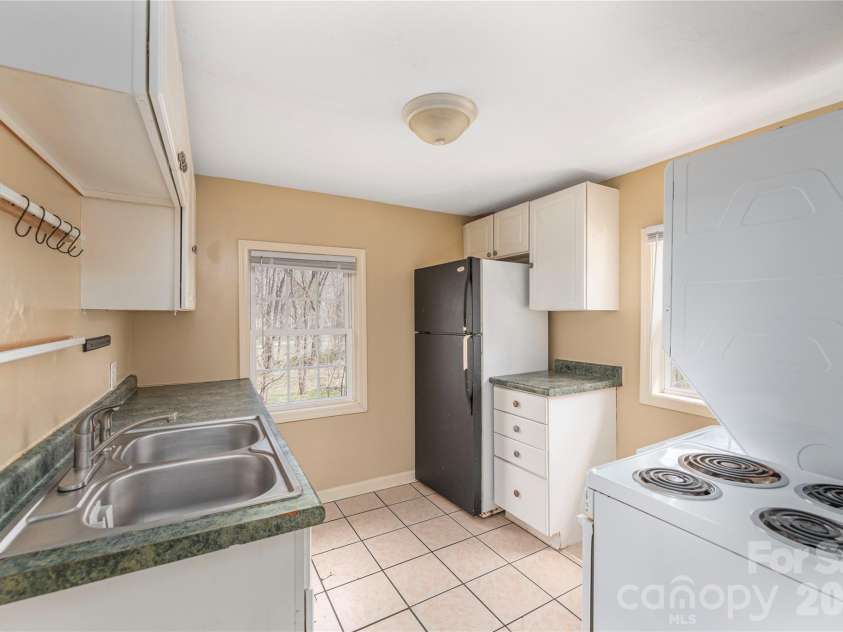 448 Sand Hill Road, Asheville, NC 28806.  MLS# CAR4360451, YatesRealty ID 10806. Upper Unit