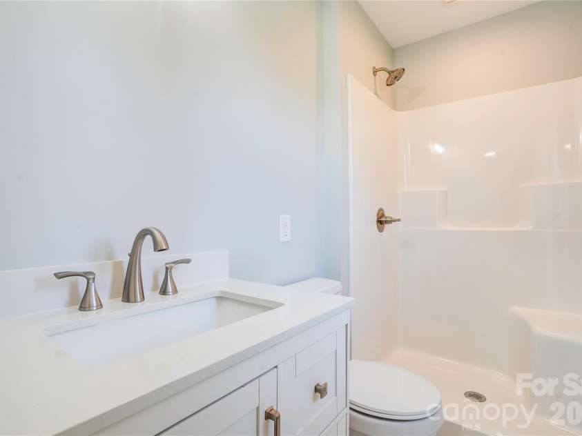2822 Bettis Road, Grover, NC 28073.  MLS# CAR4333604, YatesRealty ID 10809. Primary Bath