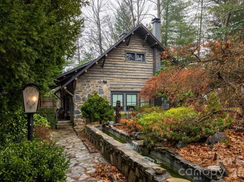 15 Chestnut Street, Tryon, NC 28782.  MLS# CAR4336651, YatesRealty ID 1081. 