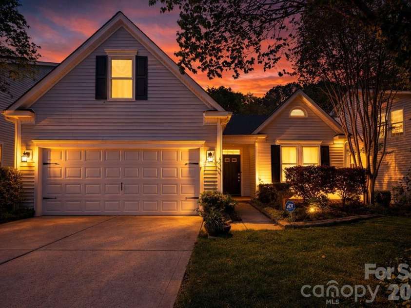 9654 Waltham Court, Charlotte, NC 28269.  MLS# CAR4367492, YatesRealty ID 10811. 
