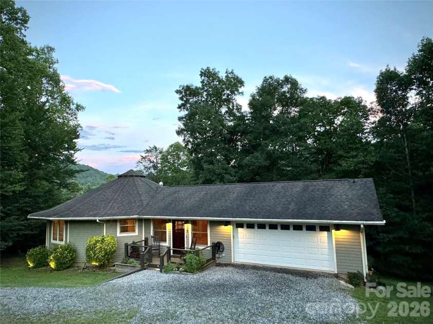 939 Morgan Hill Road, Black Mountain, NC 28711.  MLS# CAR4297863, YatesRealty ID 10812. 