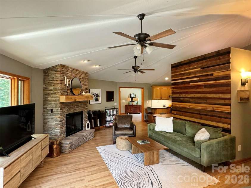939 Morgan Hill Road, Black Mountain, NC 28711.  MLS# CAR4297863, YatesRealty ID 10812. 