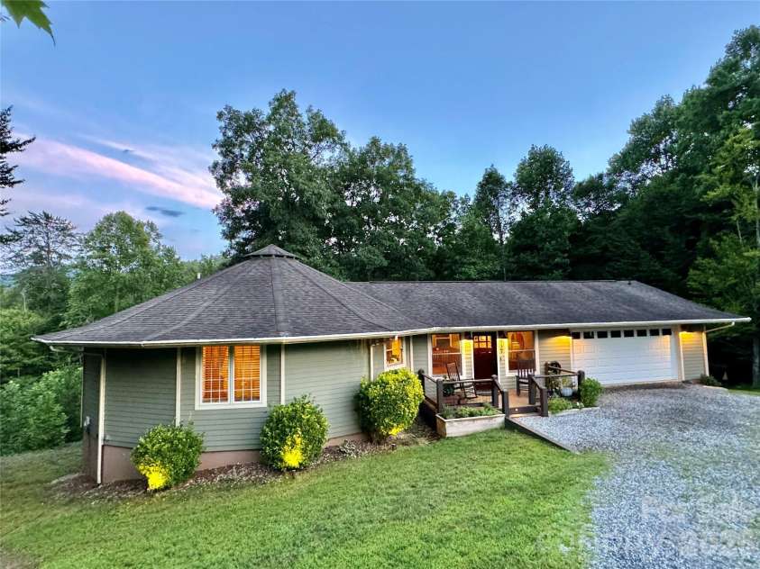 939 Morgan Hill Road, Black Mountain, NC 28711.  MLS# CAR4297863, YatesRealty ID 10812. 