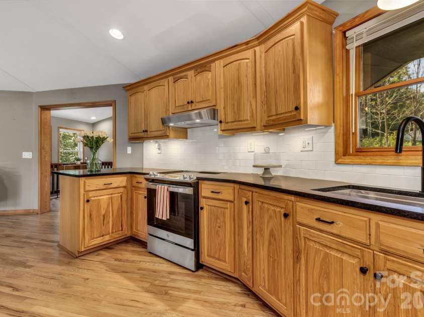 939 Morgan Hill Road, Black Mountain, NC 28711.  MLS# CAR4297863, YatesRealty ID 10812. 