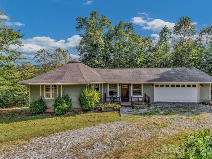 939 Morgan Hill Road, Black Mountain, NC 28711.  MLS# CAR4297863, YatesRealty ID 10812. 