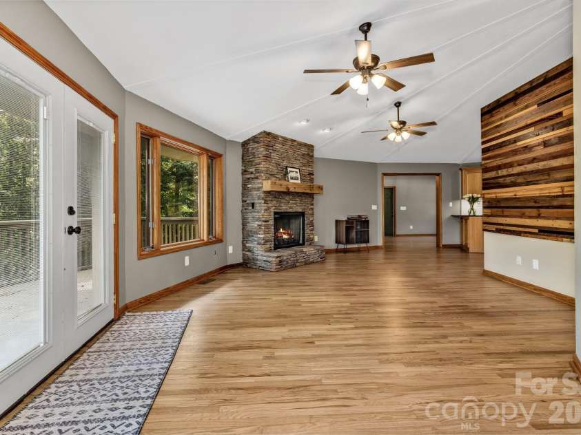 939 Morgan Hill Road, Black Mountain, NC 28711.  MLS# CAR4297863, YatesRealty ID 10812. 