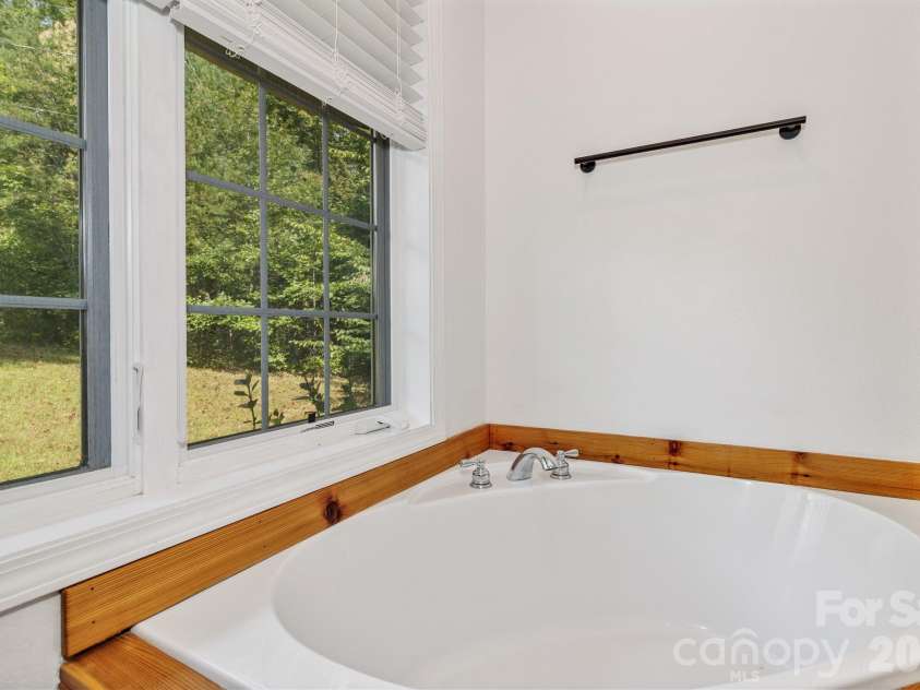 939 Morgan Hill Road, Black Mountain, NC 28711.  MLS# CAR4297863, YatesRealty ID 10812. 