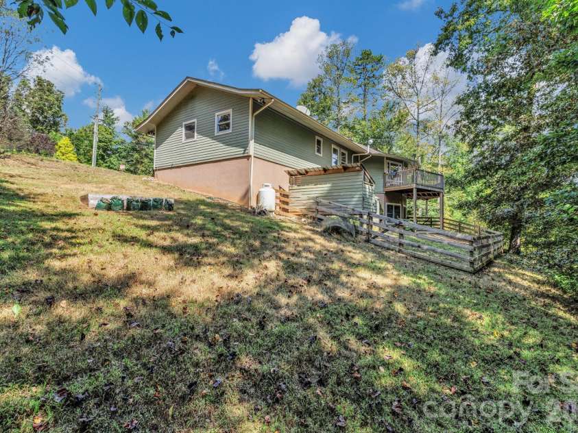939 Morgan Hill Road, Black Mountain, NC 28711.  MLS# CAR4297863, YatesRealty ID 10812. 