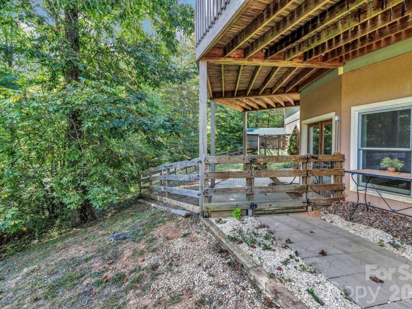 939 Morgan Hill Road, Black Mountain, NC 28711.  MLS# CAR4297863, YatesRealty ID 10812. 