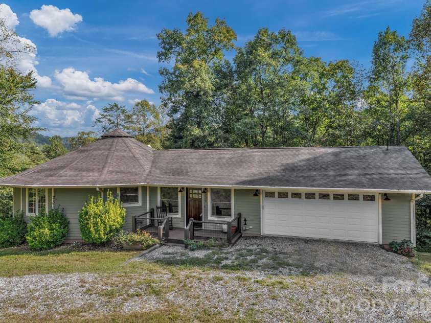 939 Morgan Hill Road, Black Mountain, NC 28711.  MLS# CAR4297863, YatesRealty ID 10812. 