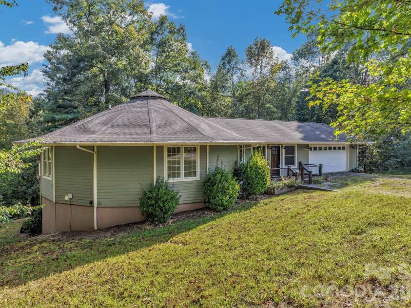 939 Morgan Hill Road, Black Mountain, NC 28711.  MLS# CAR4297863, YatesRealty ID 10812. 